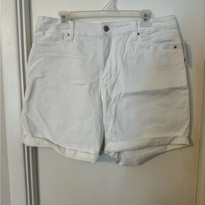 NWT Croft & Barrow white shorts size 16